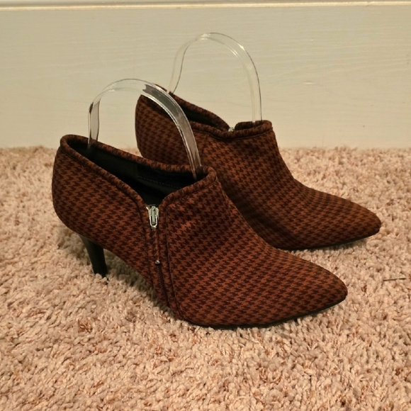 Women's Brown Houndstooth Ankle Boots Size 8.5  (0728) - Picture 1 of 8